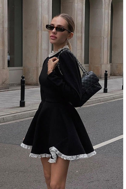 Vestido mini Norma de manga larga con ribete de encaje 