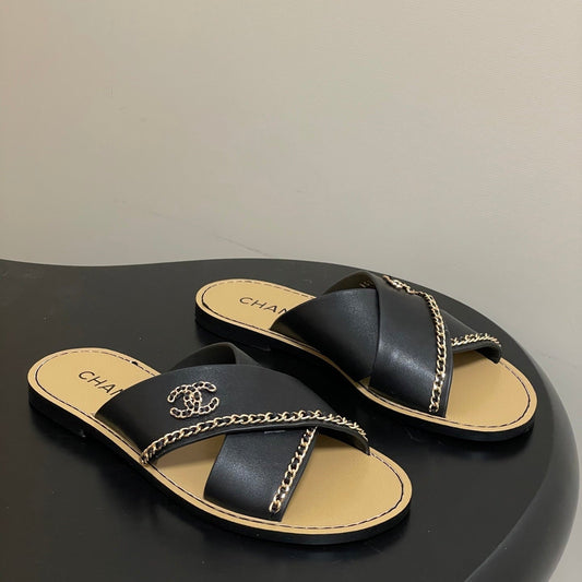 CC 26 Criss-cross Strap Slipper Black Beige Sheepskin 593304