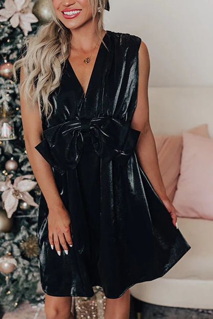 Vestido mini con bolsillos y diseño de lazo de satén con una vista fascinante