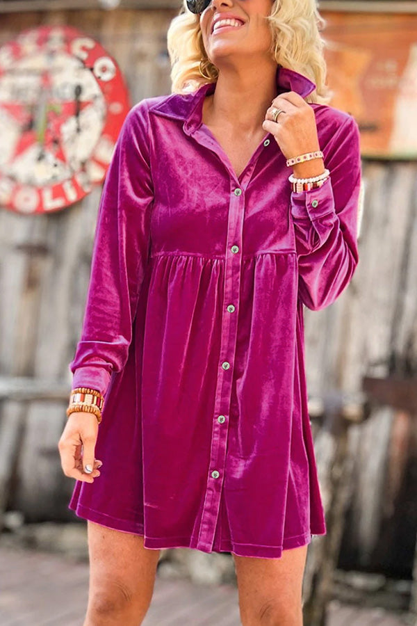 Vestido camisero de terciopelo con volantes y mangas largas y botones