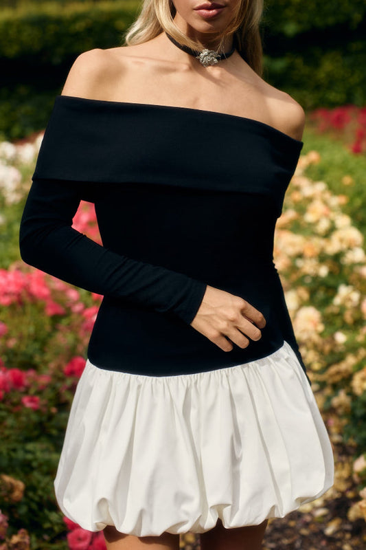Vestido mini abullonado con manga larga y hombros descubiertos 