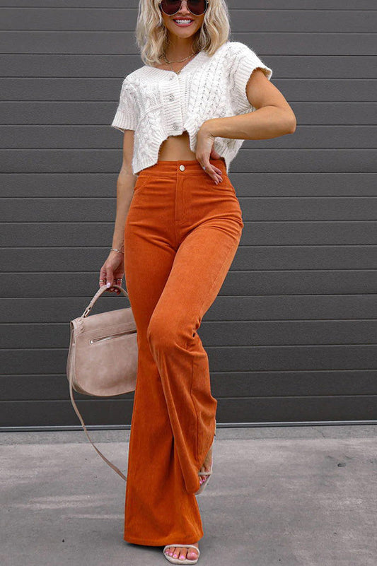 Pantalones acampanados de pana con bolsillos