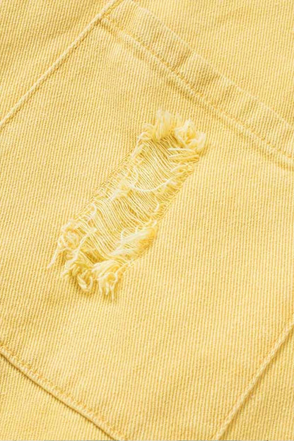 Chaqueta vaquera desgastada con dobladillo sin rematar y bolsillos en el pecho