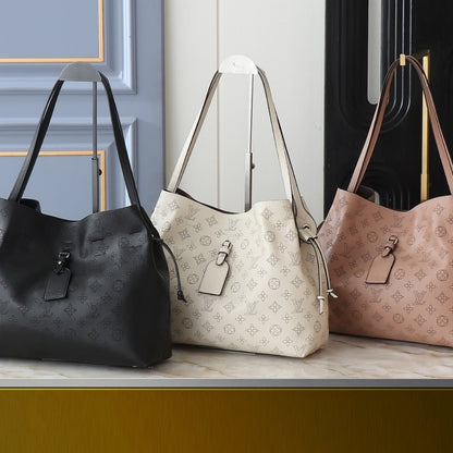 LOUIS VUITTON BOUNDLESS BAG WHITE 16CM