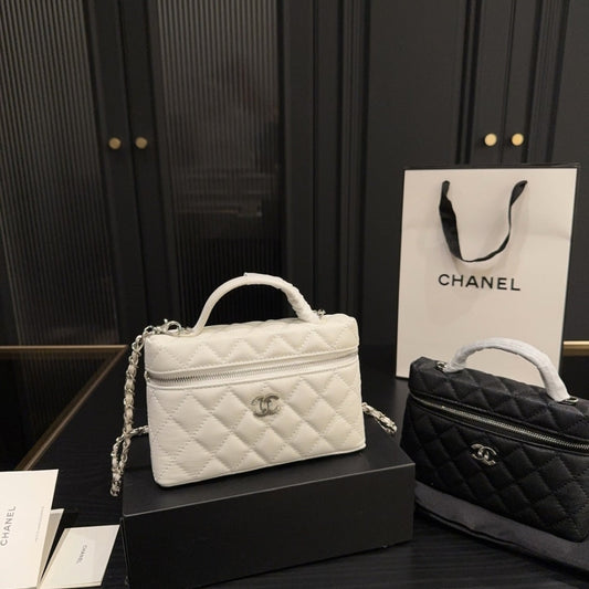 CHANEL 25C MATELASSE VANITY BLACK 19CM