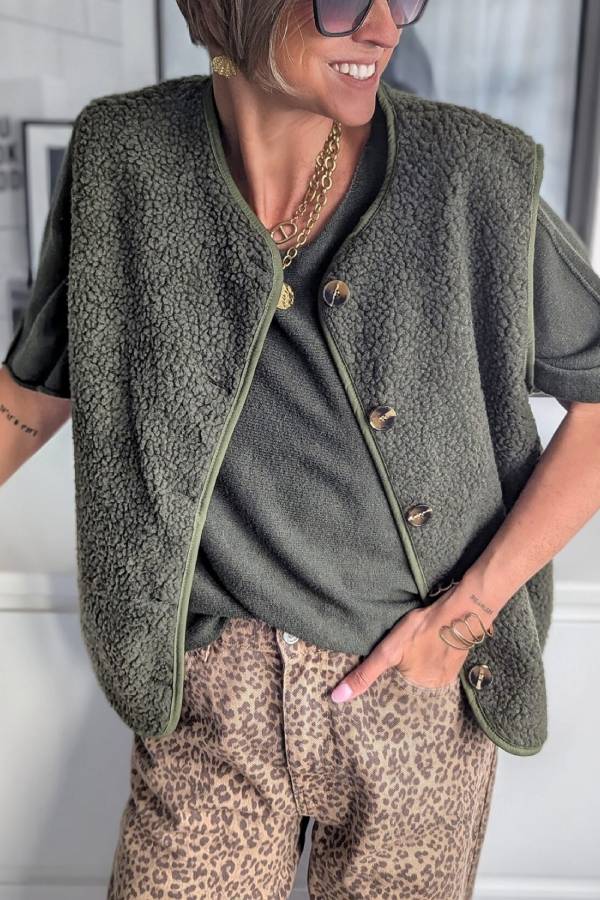 Chaleco con botones de moda