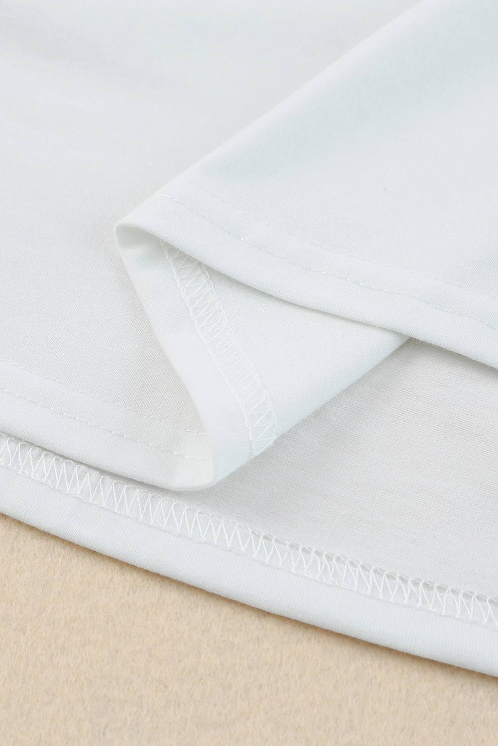 Blusa informal de color blanco liso con mangas abullonadas