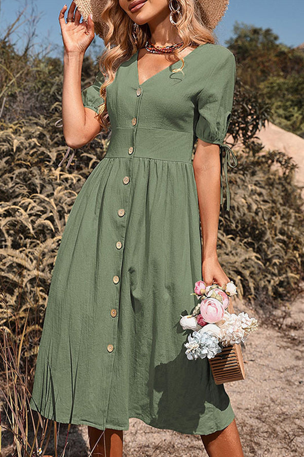 Vestido de algodón y lino de color liso con cuello en V y manga corta
