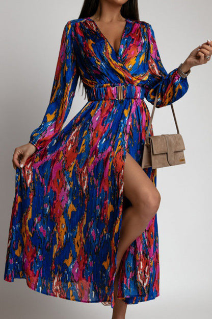 Vestido con cinturón y manga larga con escote en V y estampado de moda