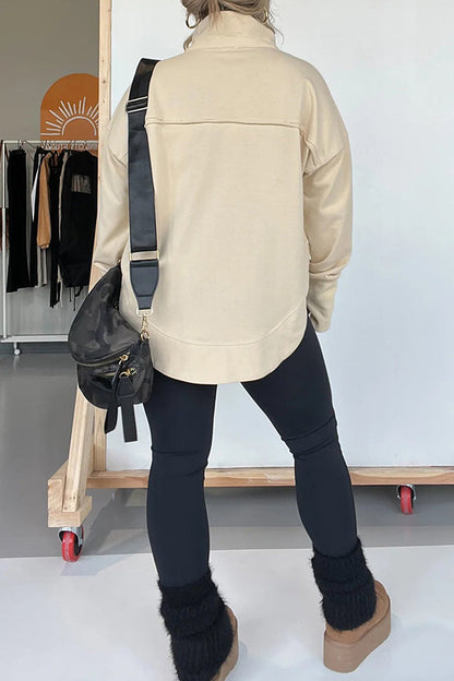 SUDADERA PULLOVER CON MEDIO CUELLO Y PUÑOS PARA EL PULGAR