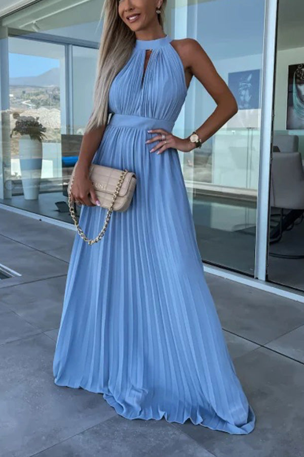 Vestido plisado con cuello halter