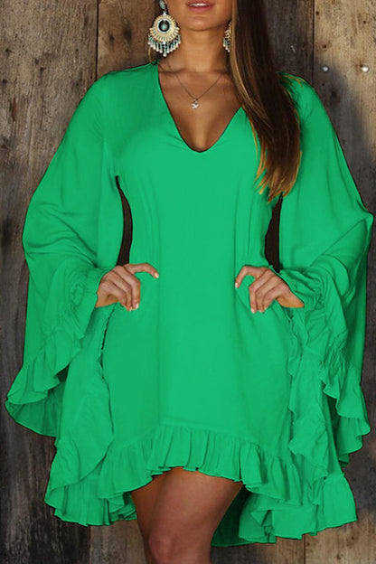 Vestido elegante de poliéster con cuello en V y falda irregular. 