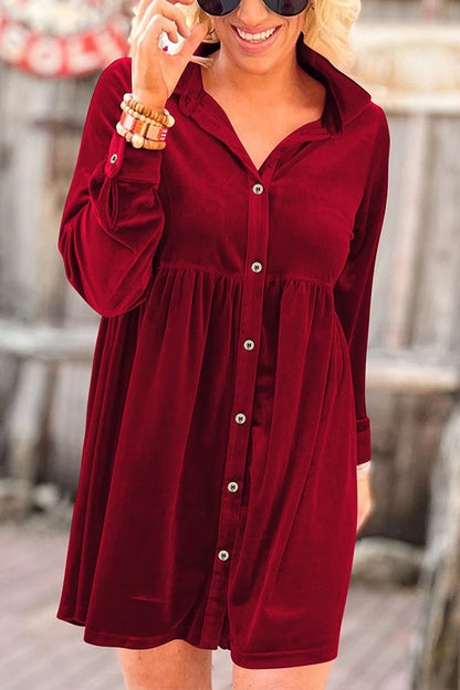 Vestido camisero de terciopelo con volantes y mangas largas y botones