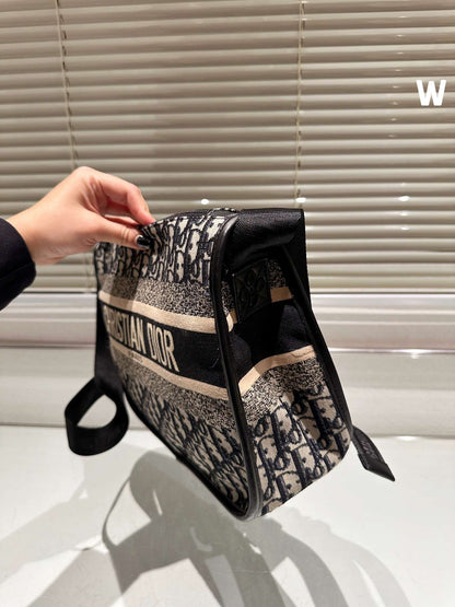 Medium Diorcamp Bag Blue Dior Oblique Embroidery