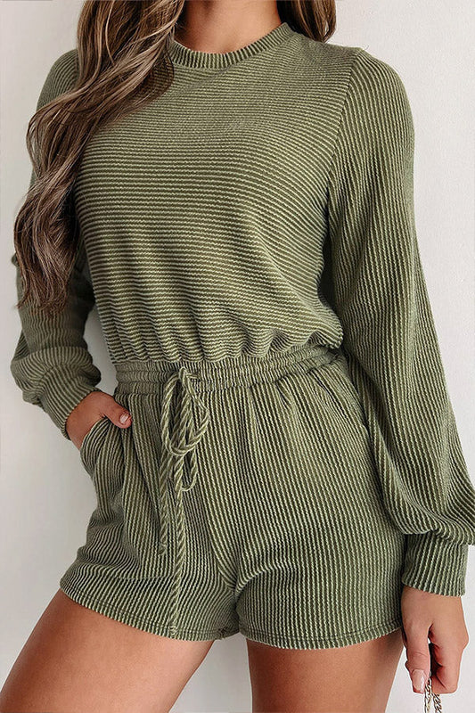 Pelele de manga larga con bolsillos y cordón ajustable en verde escabeche