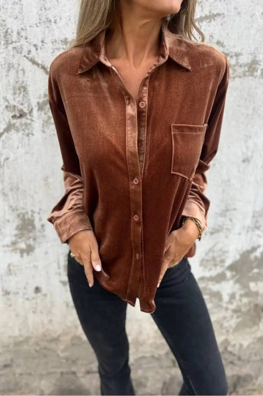 Camisa de terciopelo con bolsillo en el pecho