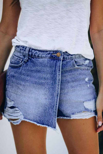 Shorts de mezclilla rotos y reparados