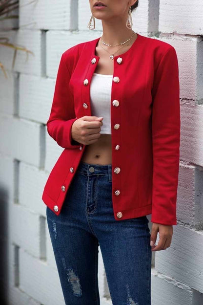 Traje de abrigo con diseño de líneas dobles y botones