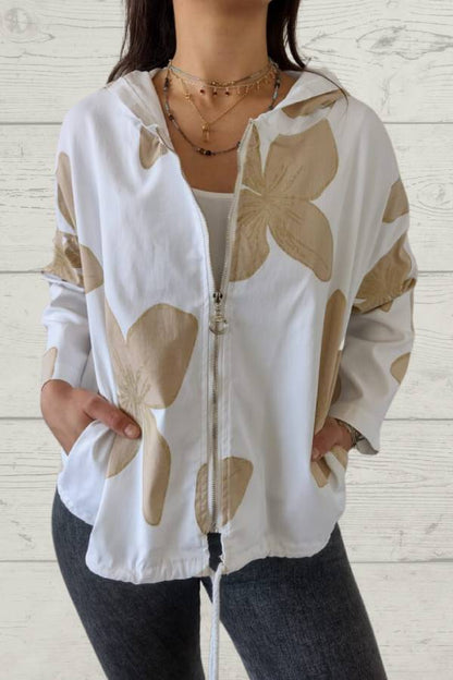 Chaqueta blanca con estampado de pétalos marrones