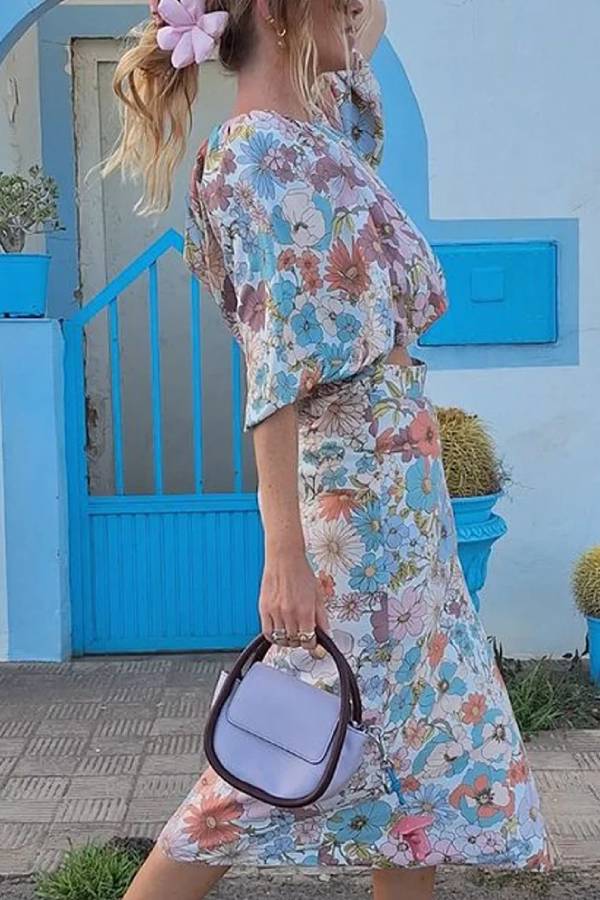 Conjunto de dos piezas de top y falda con estampado floral navideño