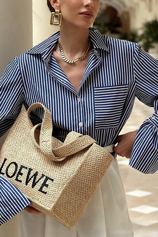 Camisa holgada de manga larga con bolsillos y volantes con estampado de rayas