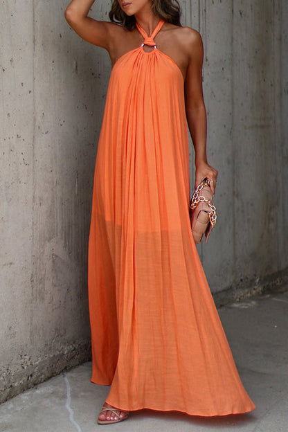 Vestido largo plisado con cuello halter y escote en V de Nolah
