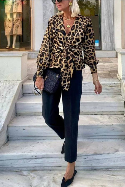 Blusa informal con mangas farol y lazo delantero con estampado de leopardo de Janae 