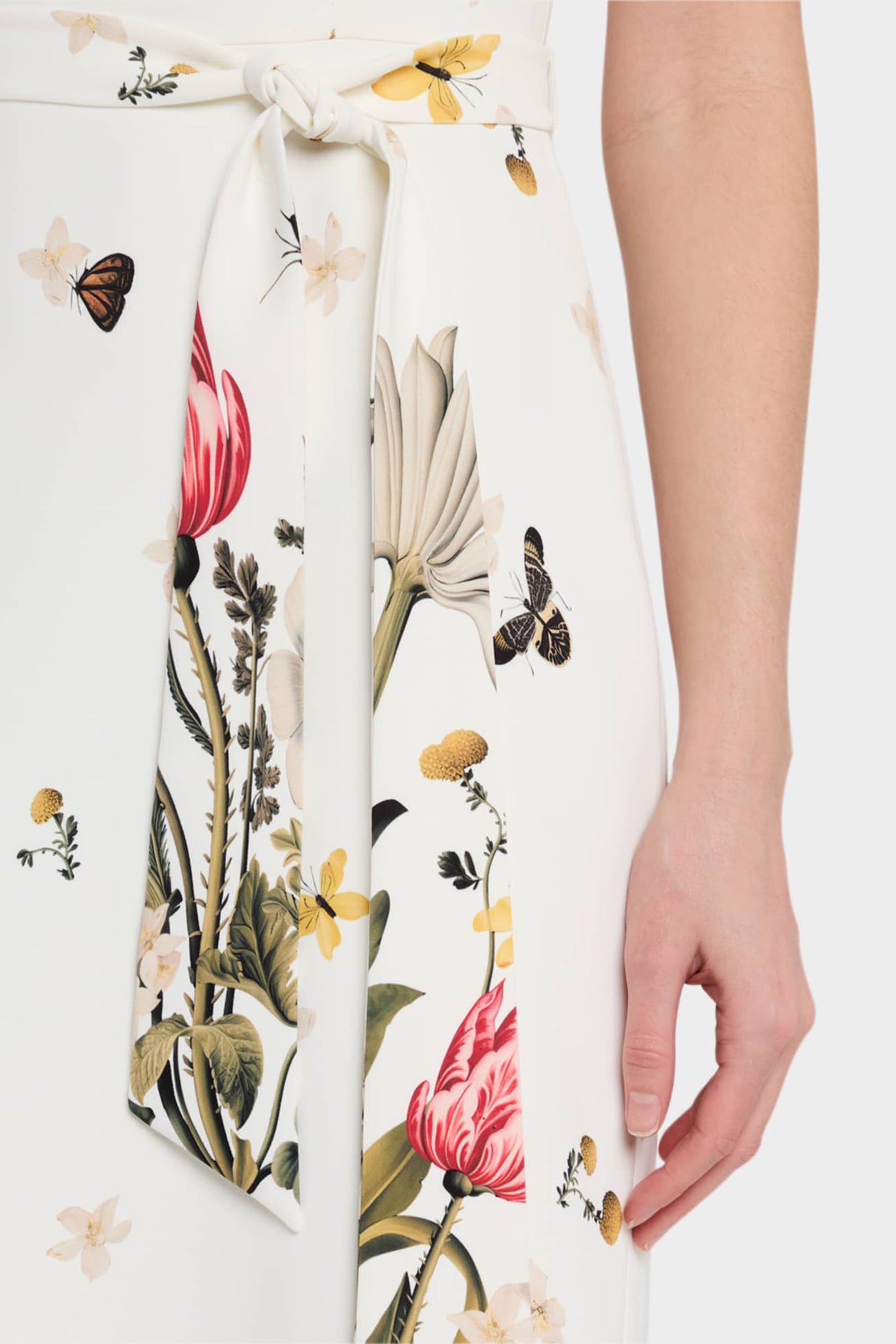 Vestido largo sin mangas con estampado de mariposas de Moira 