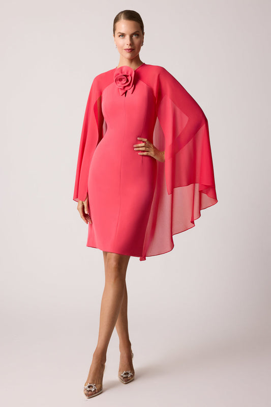 Vestido mini de gasa con mangas estilo capa Valentina 