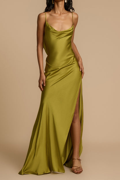 Vestido largo de satén con detalle de volantes y espalda descubierta de Paula 