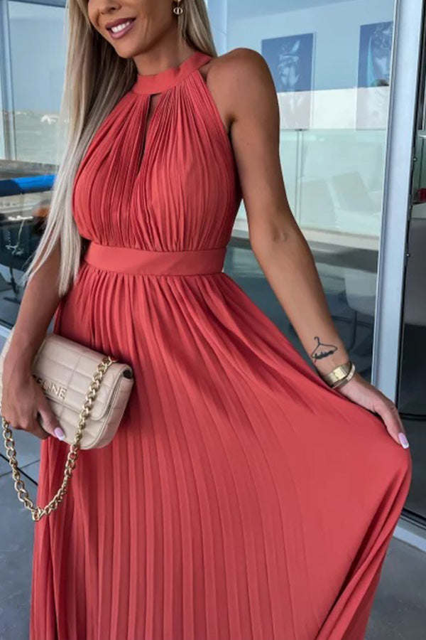 Vestido plisado con cuello halter