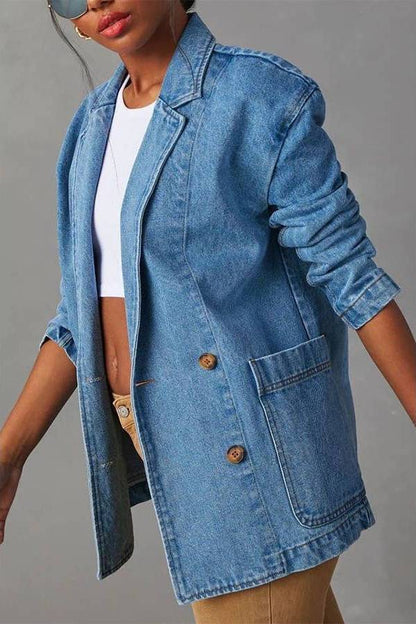 Blazer de mezclilla con solapa con muesca, botones y bolsillos delanteros