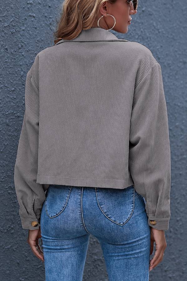 Chaqueta de pana con cuello vuelto y bolsillos con solapa 