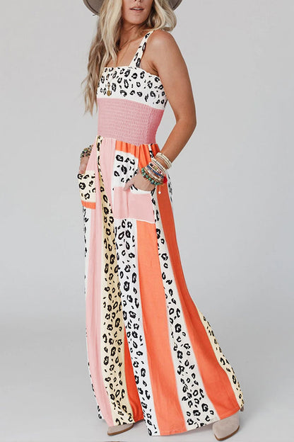 Mono con tirantes y estampado de leopardo en bloques de color rosa