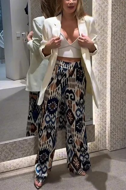 Pantalones anchos con bolsillo y cintura elástica en la espalda con estampado único de Emelia
