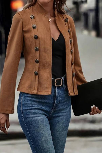 Chaqueta con cuello alto y botones delanteros abiertos
