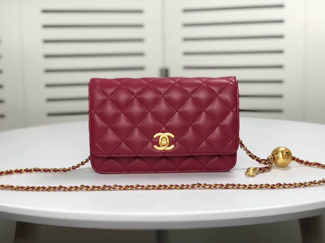 WALLET ON CHAIN Grained Shiny Calfskin & Gold-Tone Metal Dark Burgundy