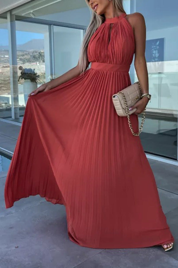 Vestido plisado con cuello halter