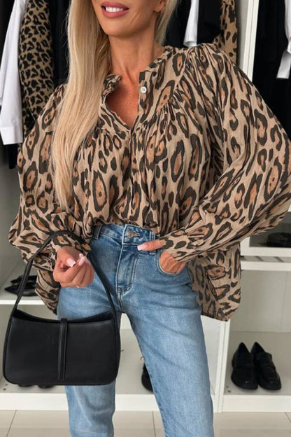 Blusa holgada con mangas globo y estampado de leopardo beige claro