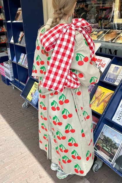 Abrigo largo con estampado de frutas de moda, gabardina color cereza 