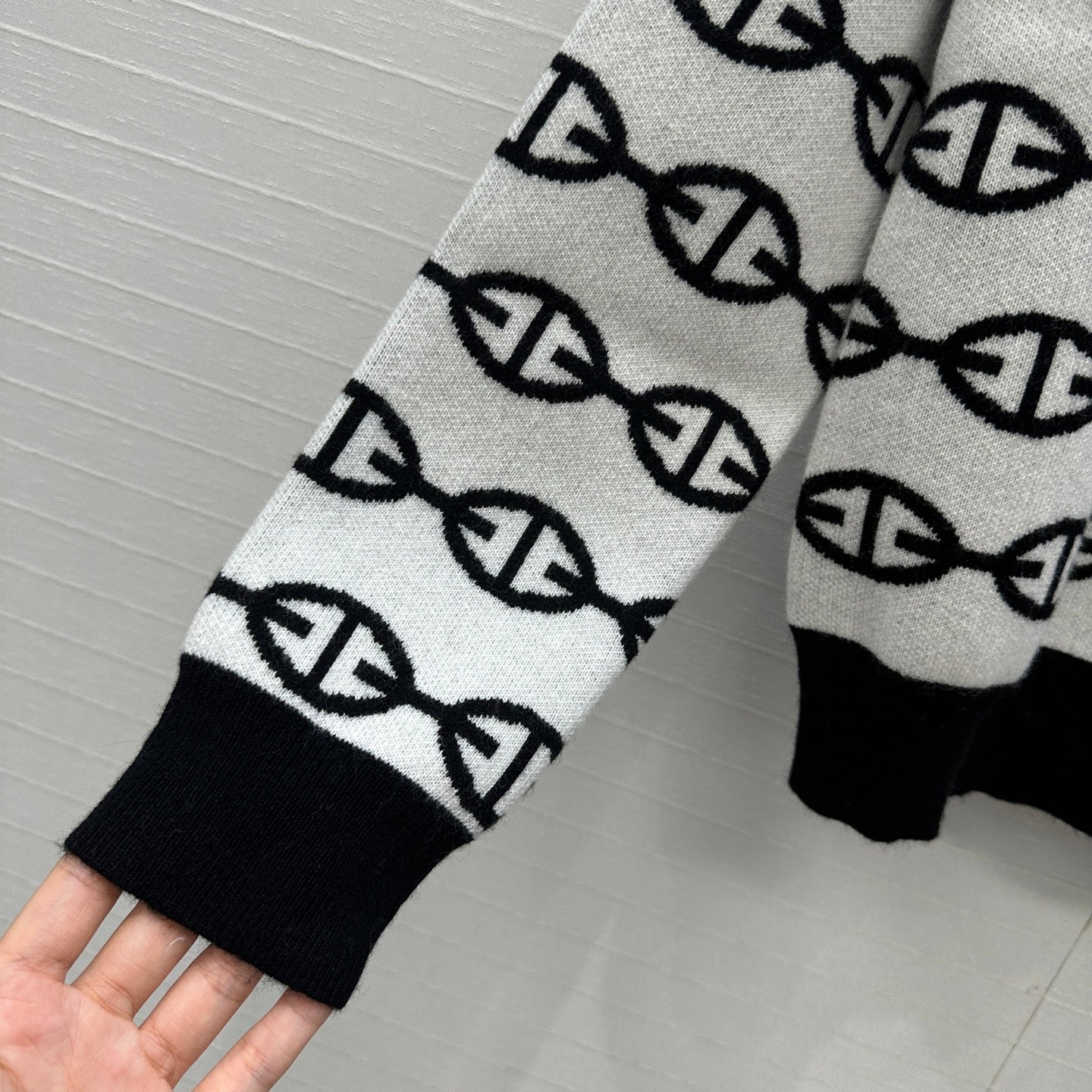 HM 25 Sweater White Mix Black Cashmere 02655
