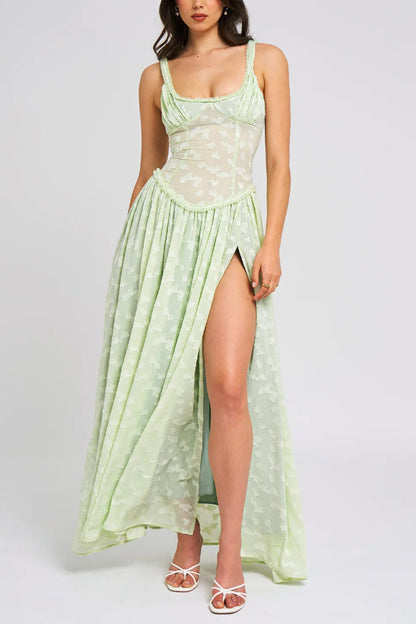 Vestido largo Ulissa verde claro con escote cuadrado, textura jacquard y abertura alta