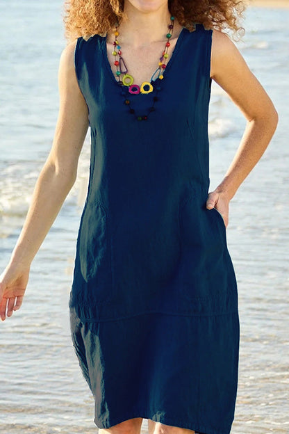 Vestido midi de algodón y lino en color Chun con escote en U, sin mangas y con bolsillos
