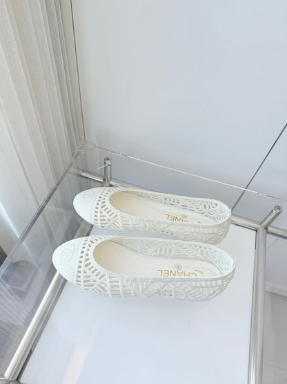 Chanel 26 Ladies Ballet Flats White in Fabric 597335