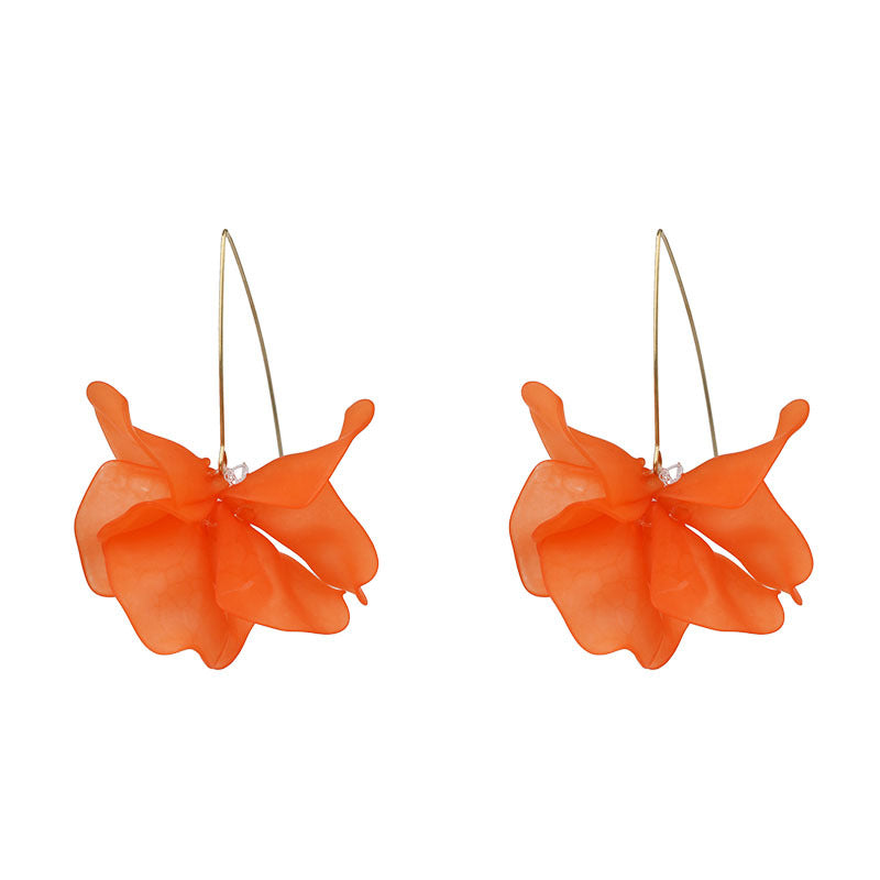 Pendientes colgantes con flores florecientes