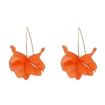 Pendientes colgantes con flores florecientes