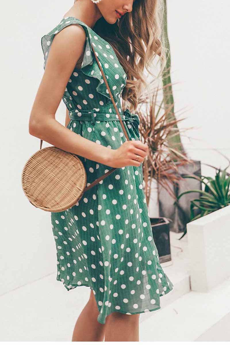 Vestido de lunares con escote en V profundo