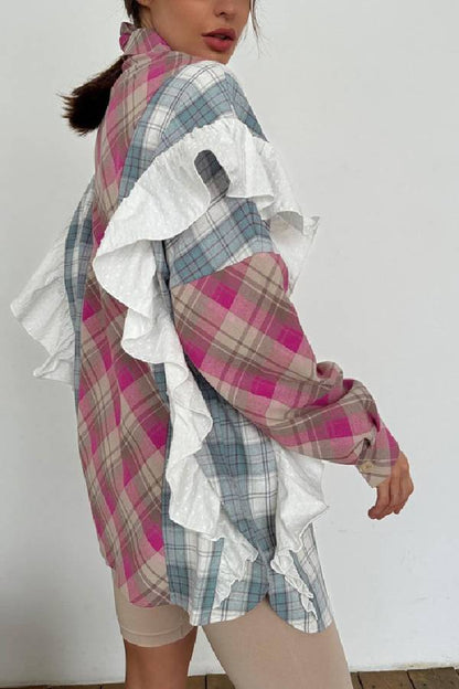 Camisa con volantes y patchwork con estampado de cuadros en azul cielo 