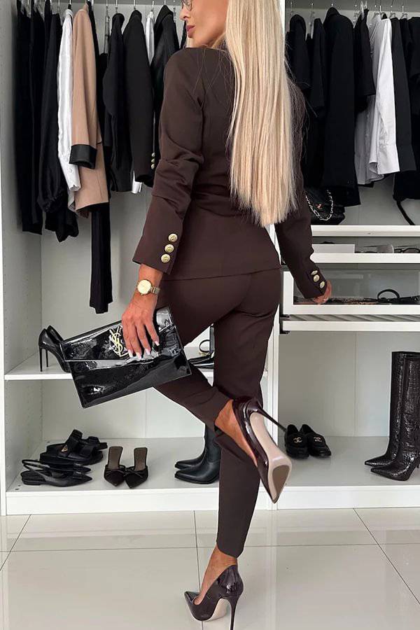 Pantalones cónicos de tiro alto con bolsillos que ofrecen una sensación de confianza
