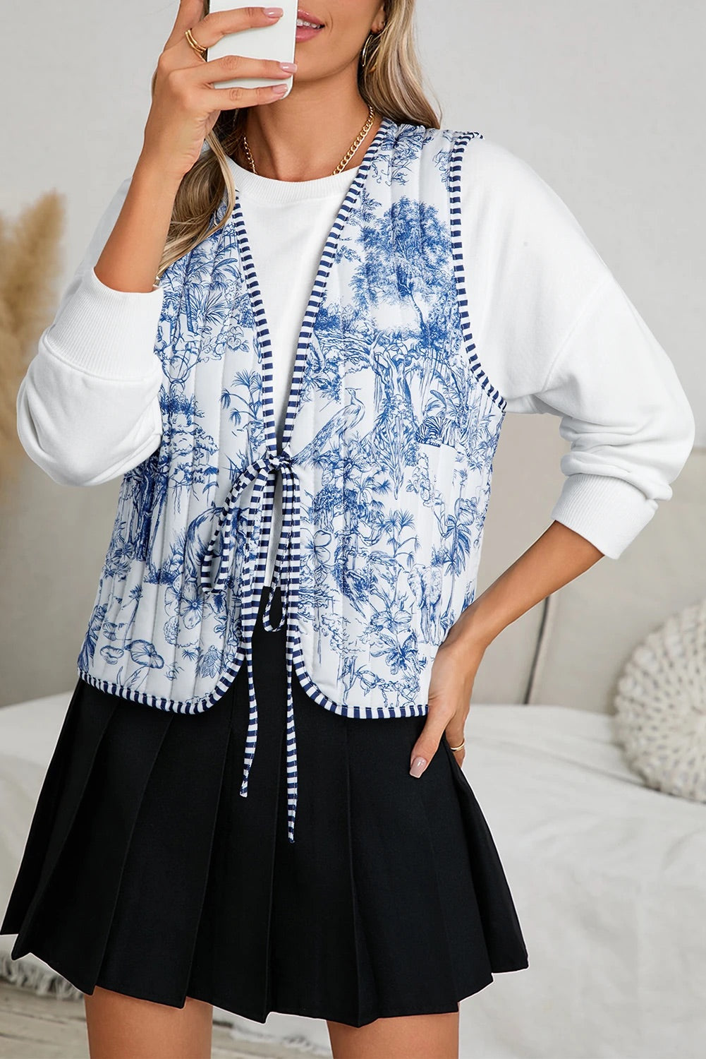 Chaleco tipo cárdigan bohemio blanco reversible con estampado floral y rayas